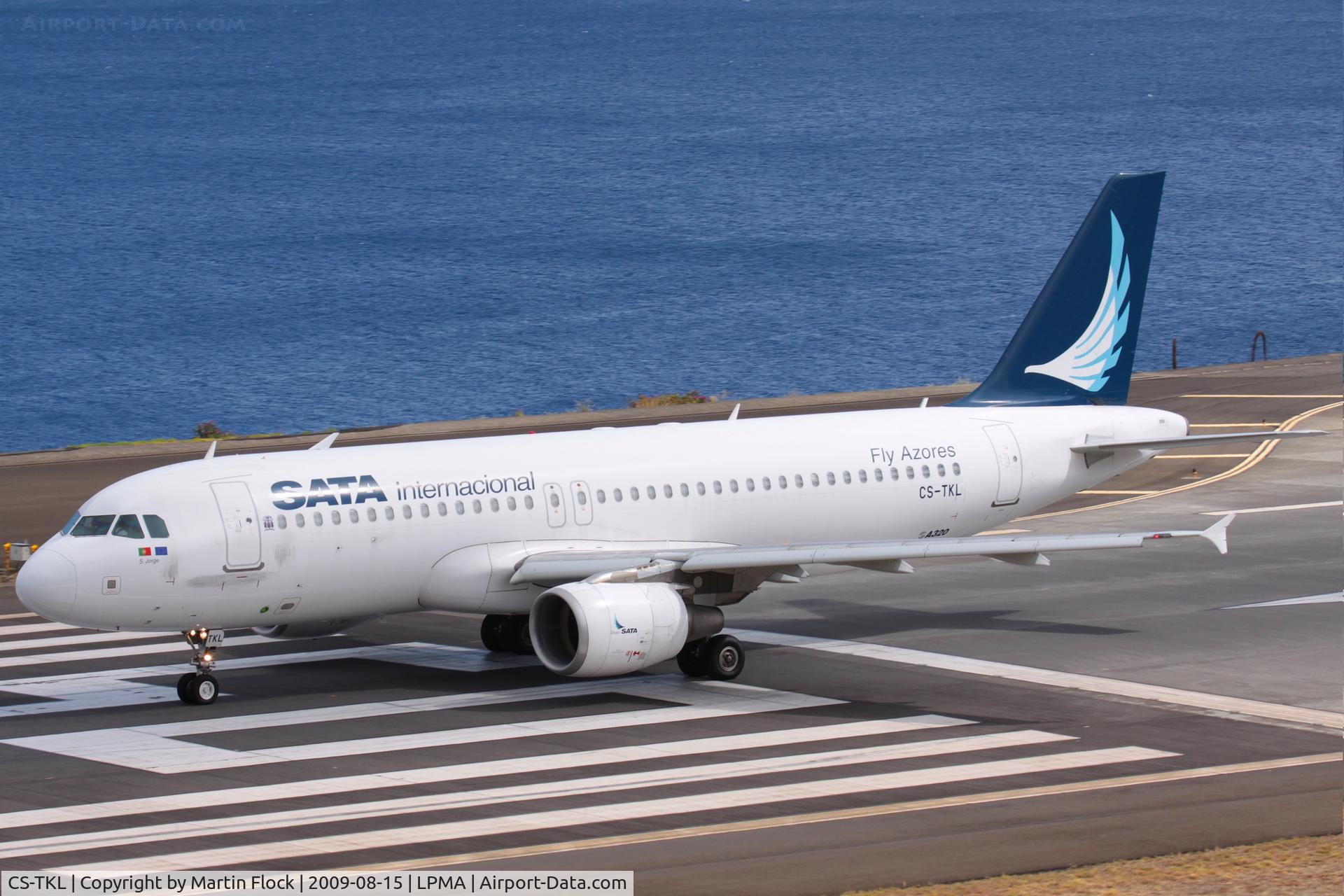 CS-TKL, 2005 Airbus A320-214 C/N 2425, .