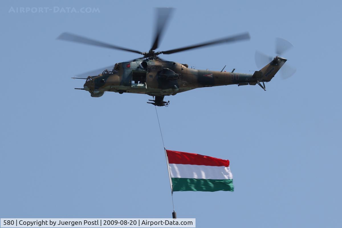 580, 1985 Mil Mi-24D Hind D C/N K220580, Red Bull Air Race Budapest 2009 - Hungary Air Force - Mil Mi-24E