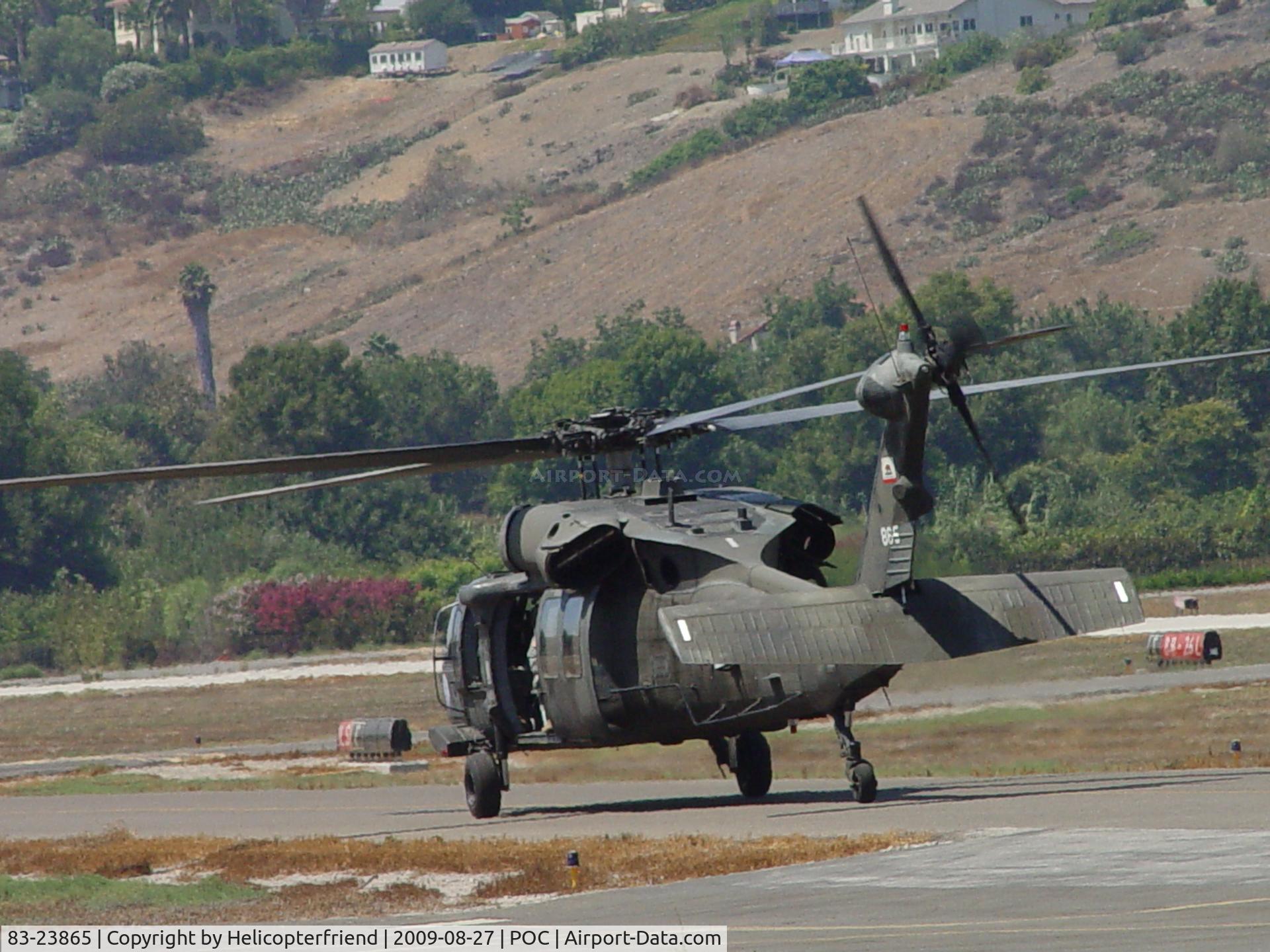 83-23865, 1983 Sikorsky UH-60A Black Hawk C/N 70690, Taxiing to take off westbound