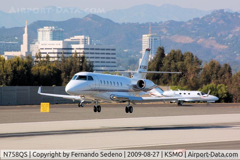 N758QS, 2007 Israel Aircraft Industries Gulfstream 200 C/N 178, About to land at SMO.