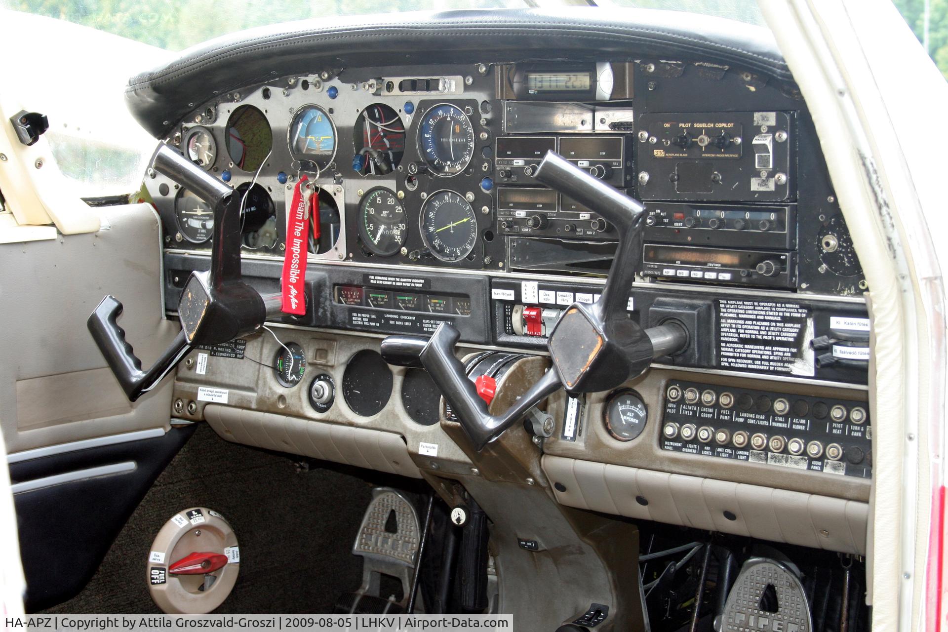 HA-APZ, 1968 Piper PA-28-140 Cherokee Cruiser C/N 28-24125, Kaposújlak airport (LHKV) Hungary - Cocpit