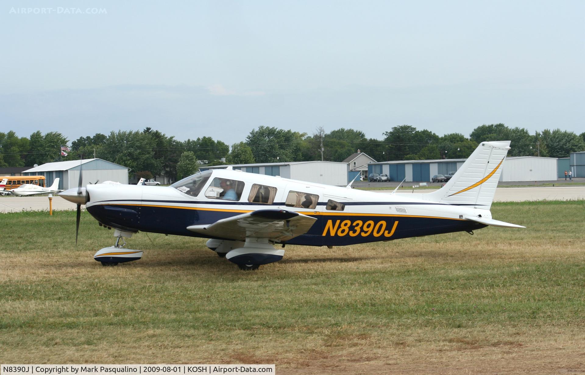 N8390J, 1981 Piper PA-32-301 Saratoga C/N 32-8106083, Piper PA-32-301