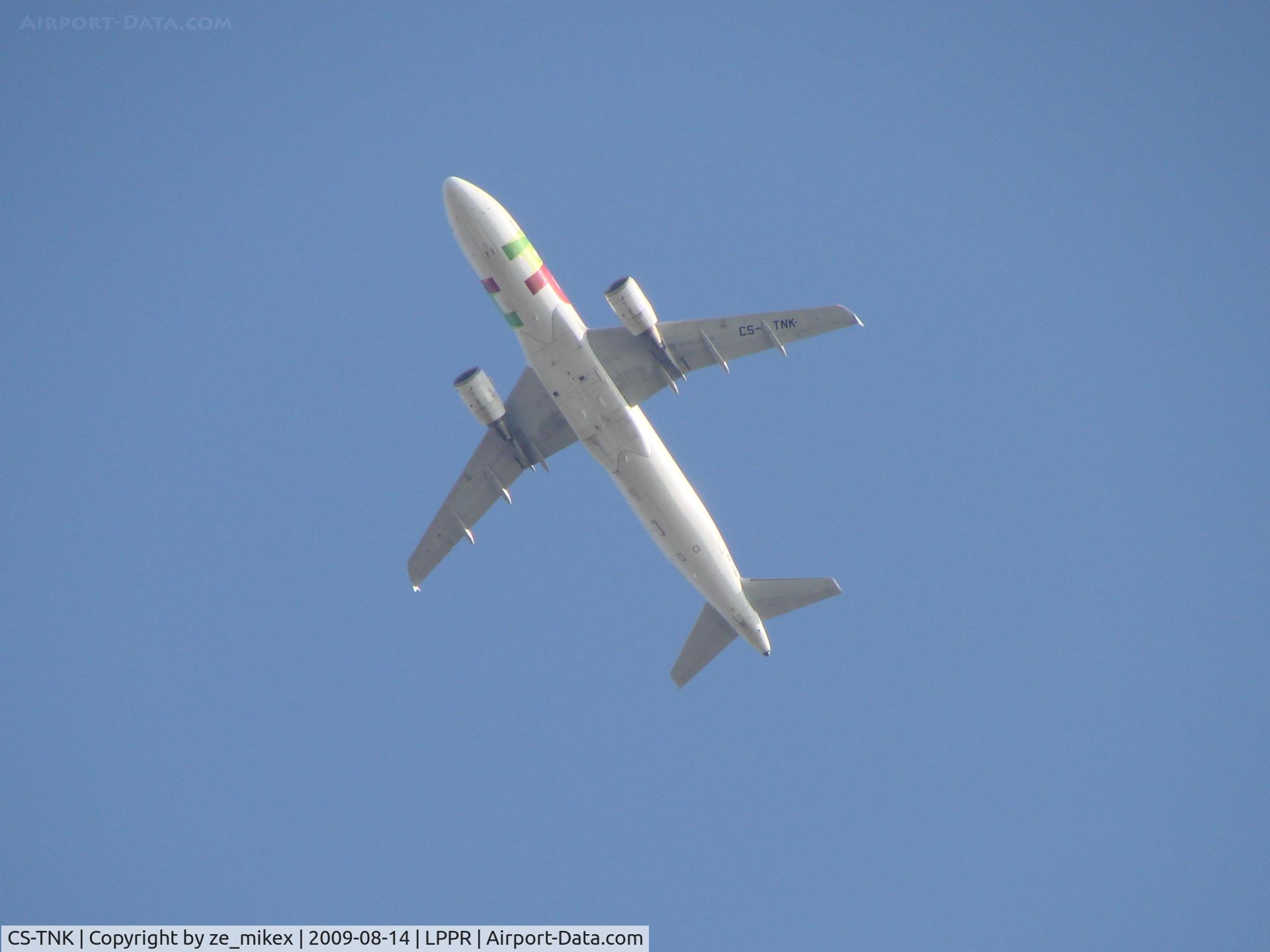 CS-TNK, 2000 Airbus A320-214 C/N 1206, passing over my house