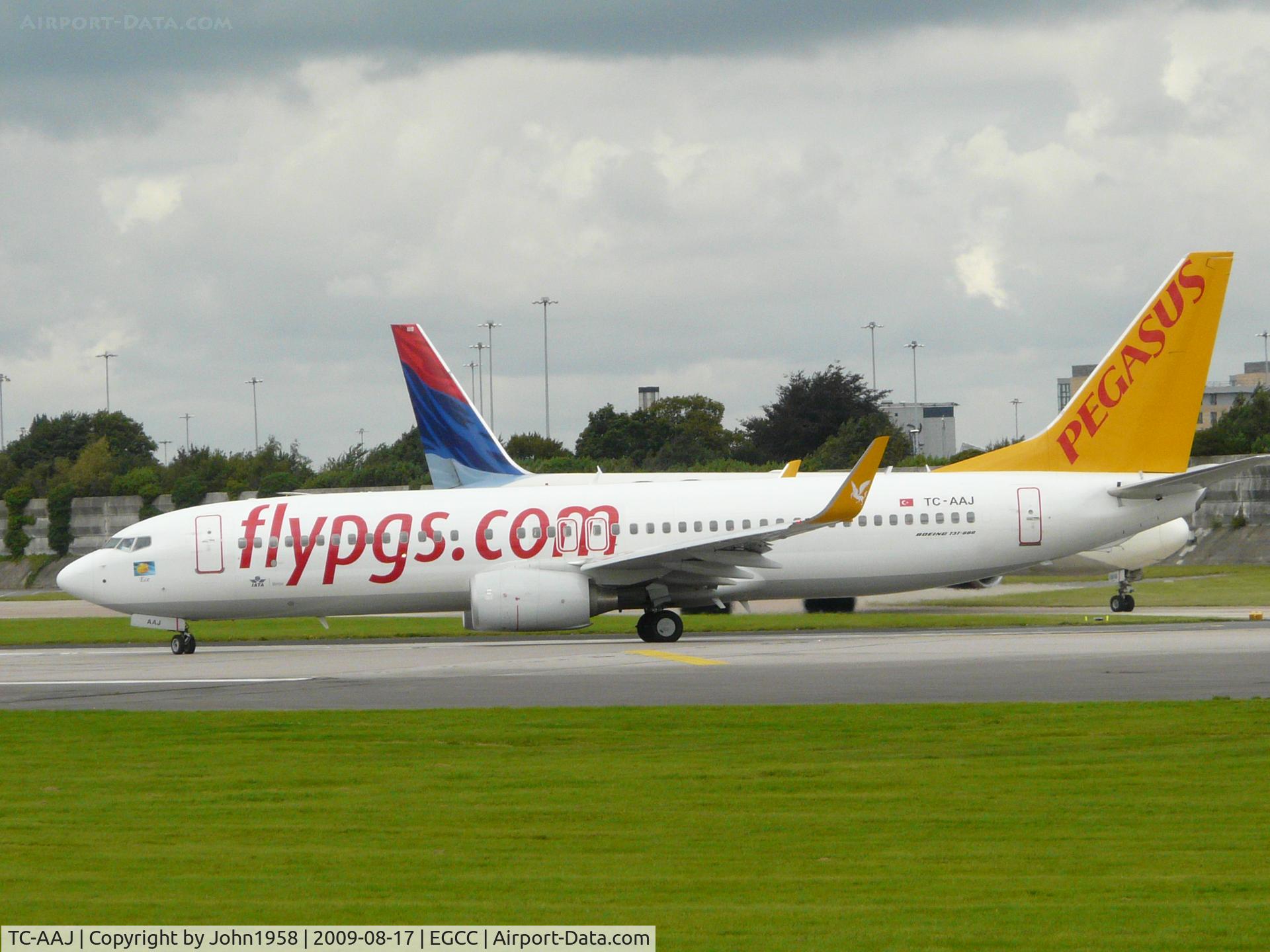 TC-AAJ, 2009 Boeing 737-82R C/N 35702, Lining up to depart