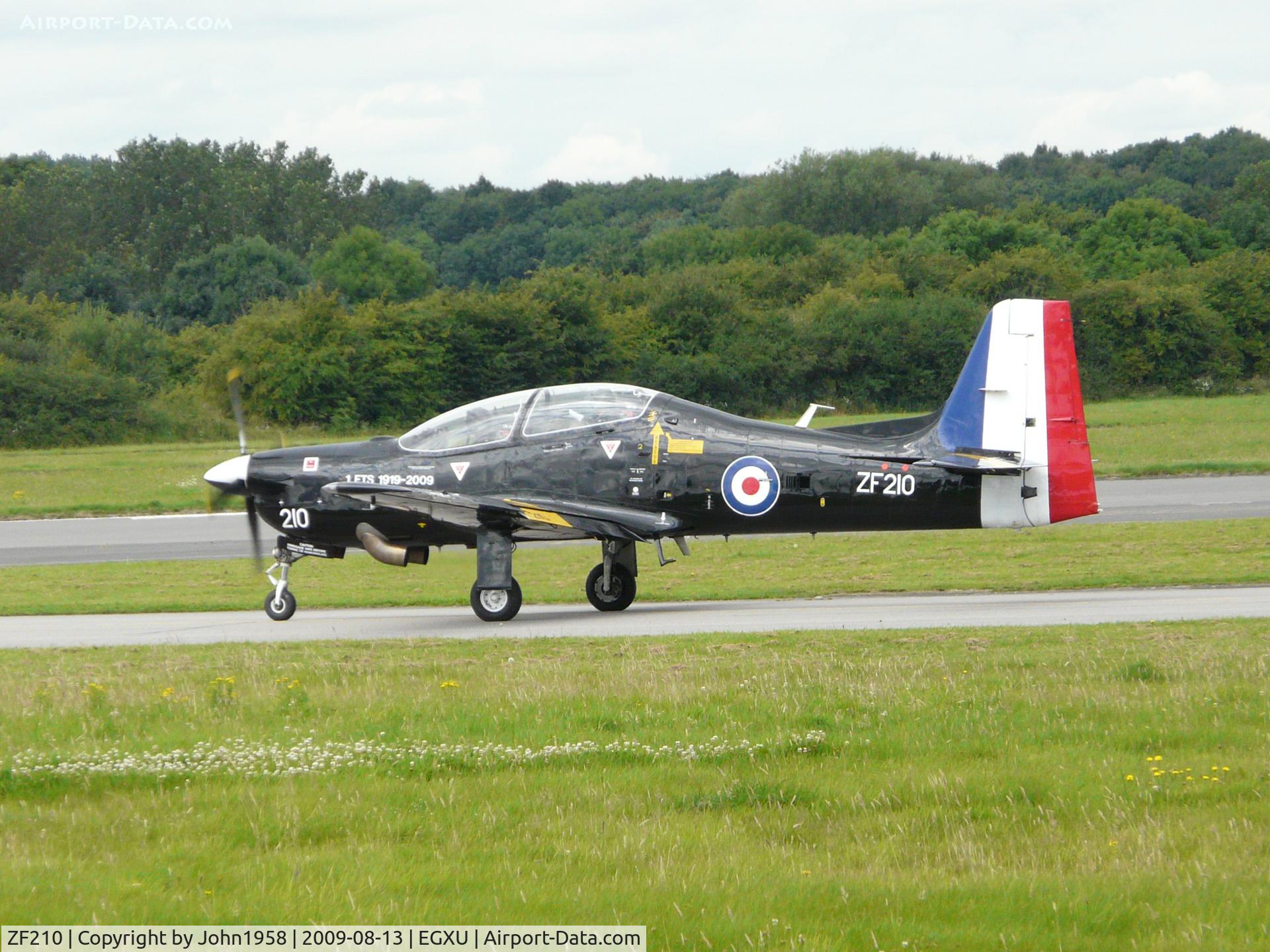 ZF210, 1989 Short S-312 Tucano T1 C/N S037/T35, Taxying for take off