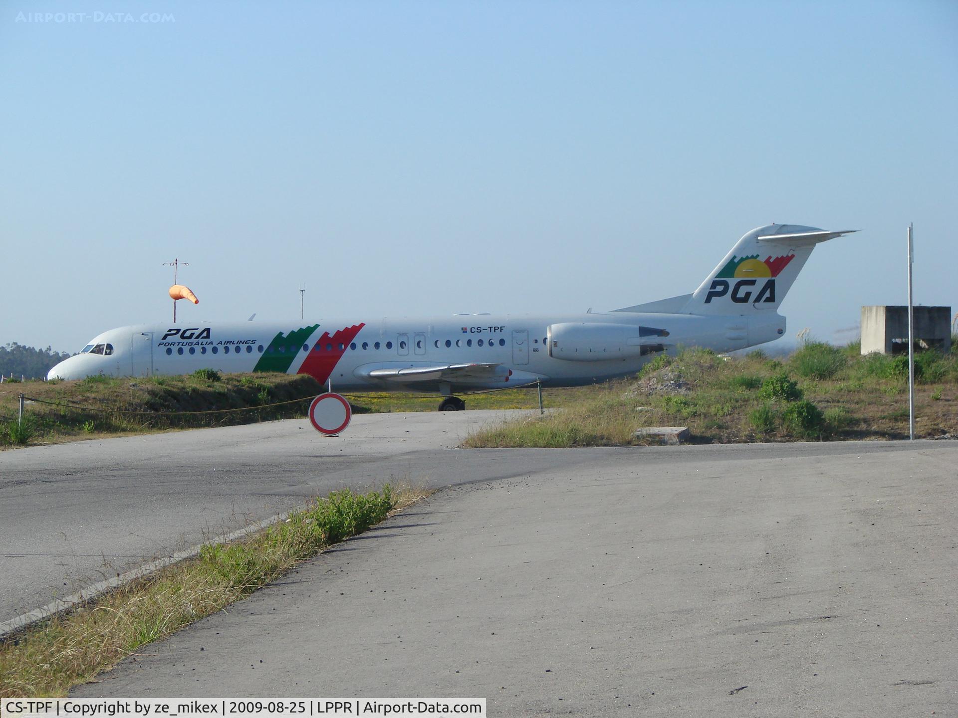 CS-TPF, 1999 Fokker 100 (F-28-0100) C/N 11258, Portugalia taxing for take off