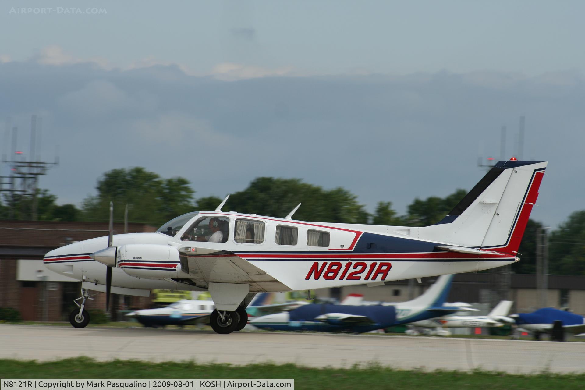 N8121R, 1975 Beech 58 Baron C/N TH-690, Beech 58