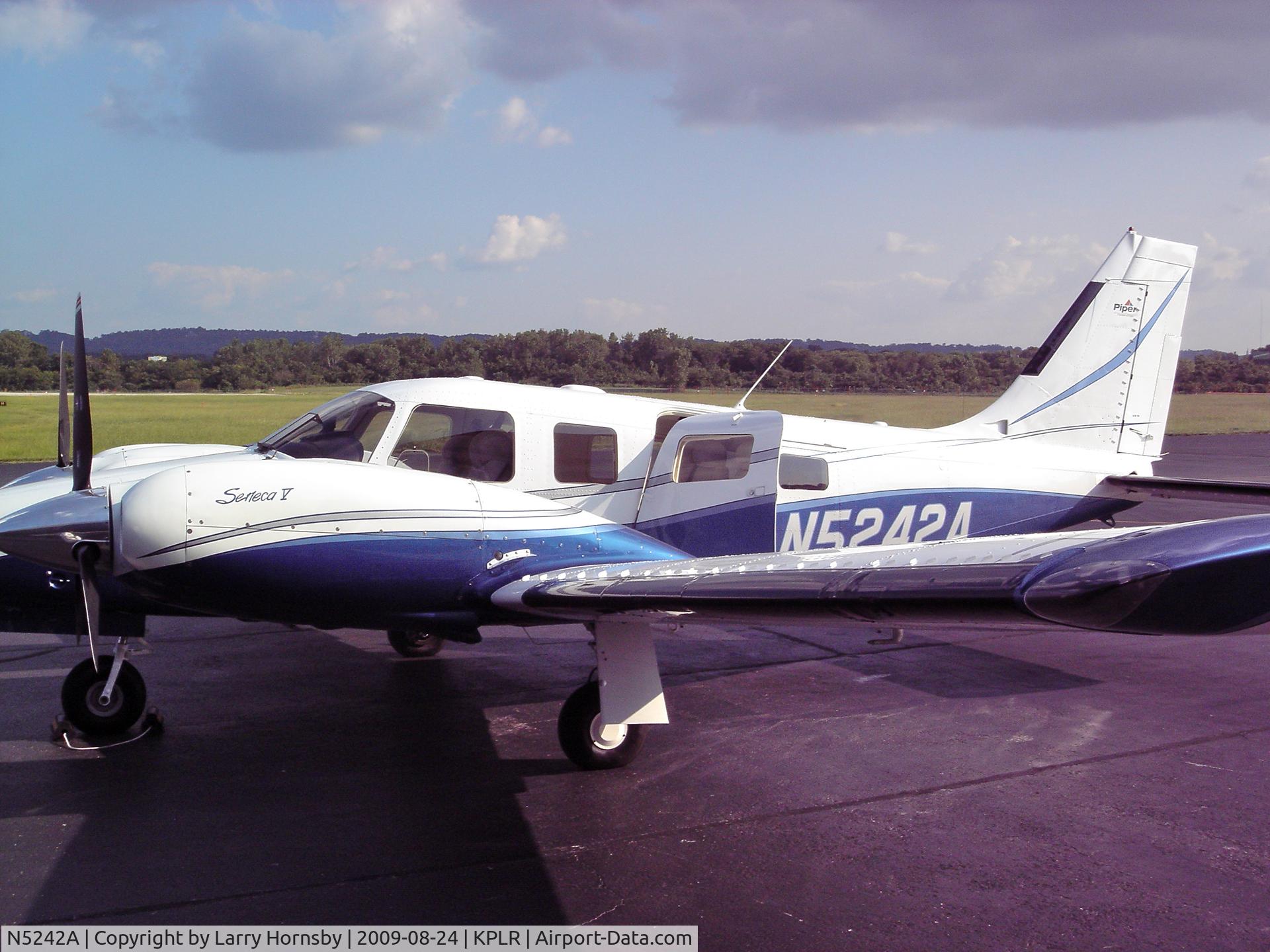 N5242A, 2001 Piper PA-34-220T Seneca C/N 3449207, 2001 Seneca Five