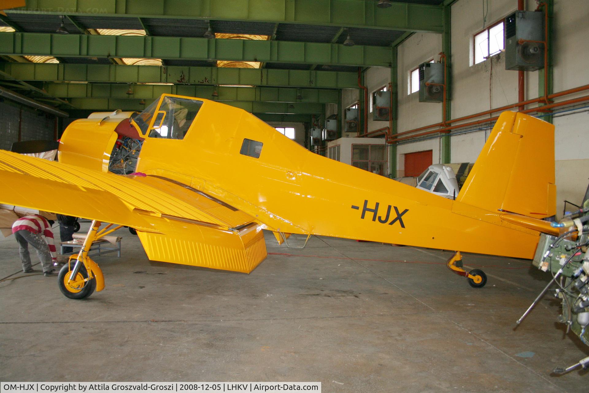 OM-HJX, Let Z-37A Cmelak C/N 2325 ND, Kaposújlak airport (LHKV) Hungary - His painting was ready, the OM inscription of the register is missing only already.