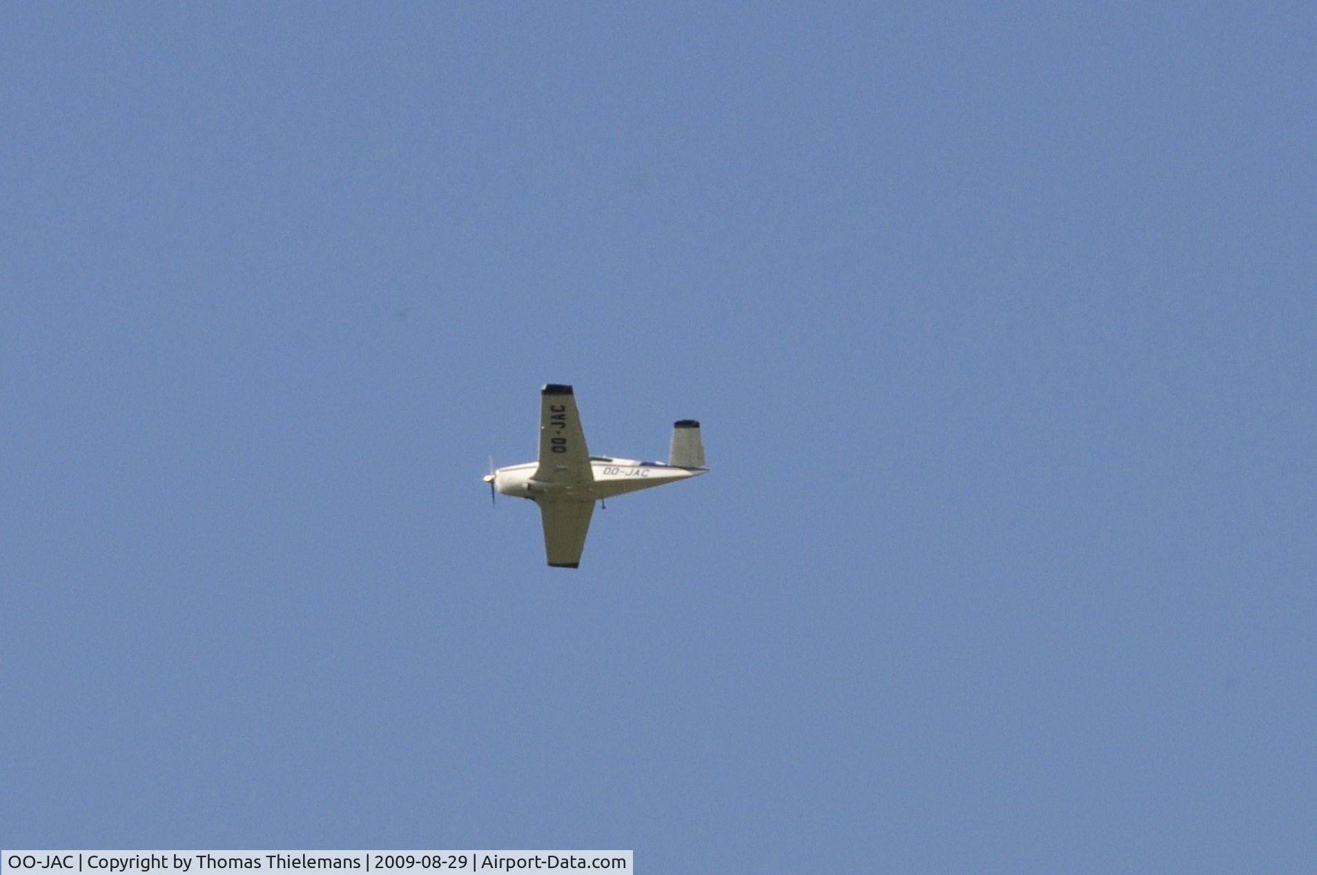 OO-JAC, 1968 Beech V35A Bonanza Bonanza C/N D-8745, in flight