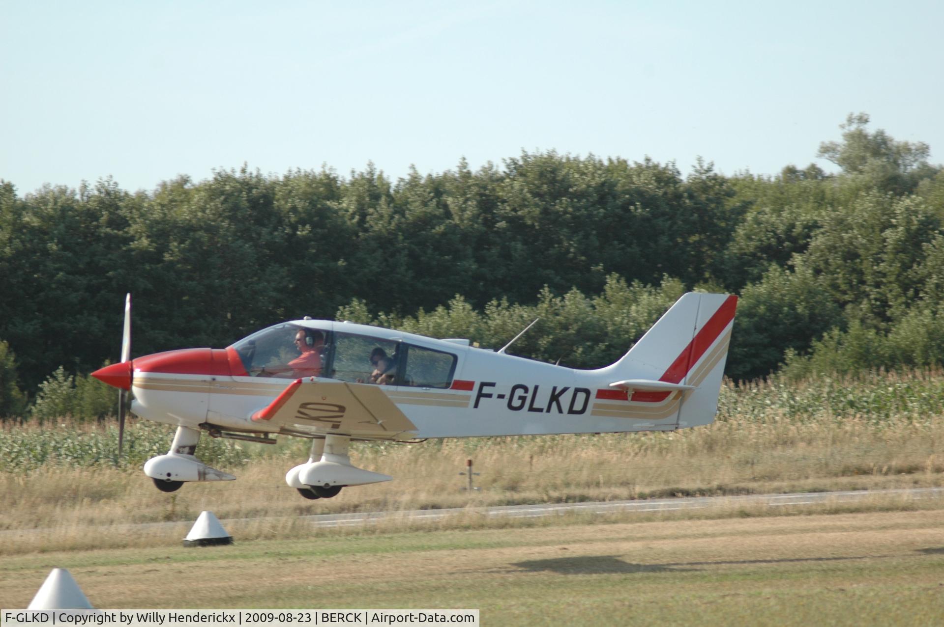 F-GLKD, Robin DR-400-140B Major C/N 2121, Taking off