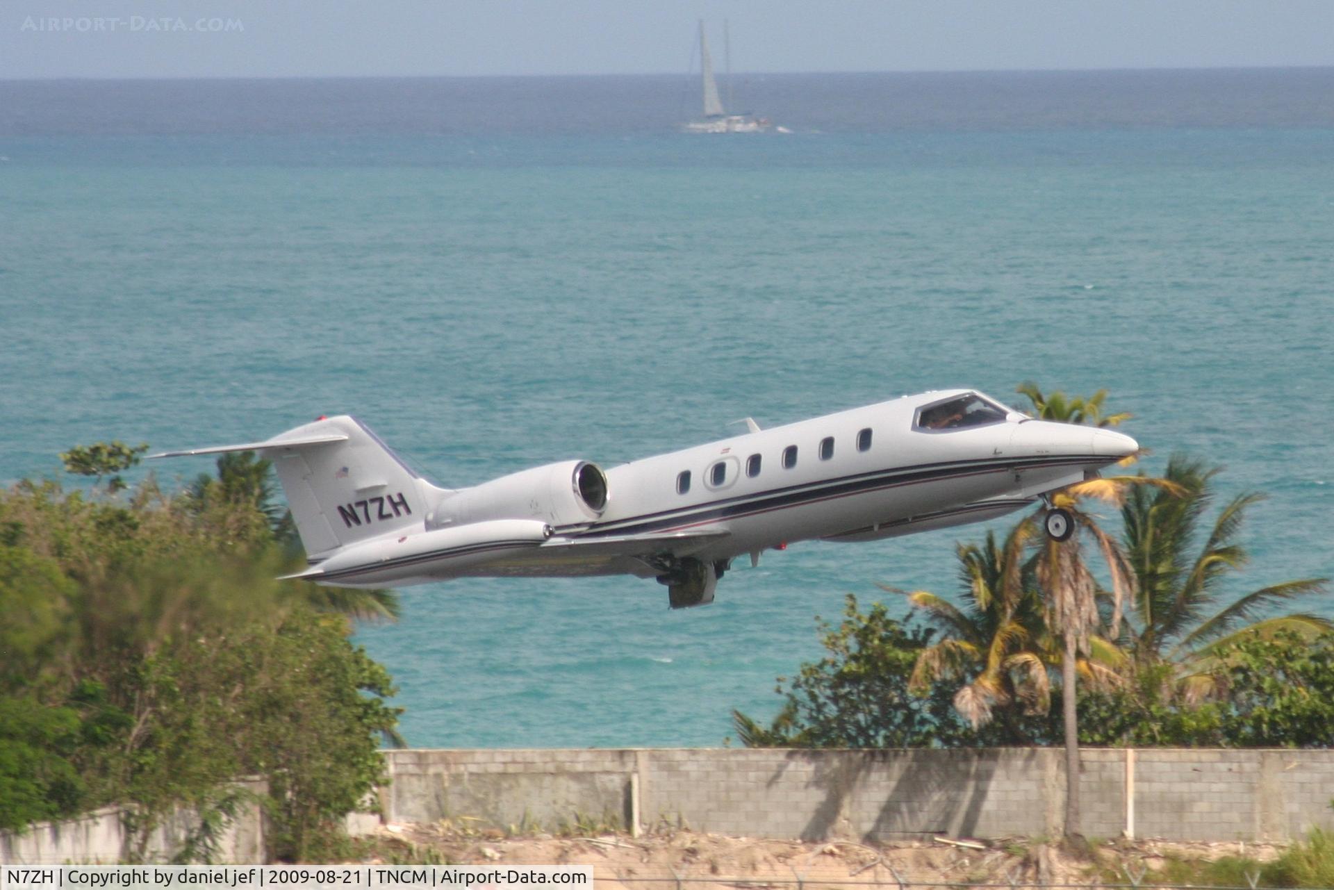 N7ZH, 1980 Gates Learjet 35A C/N 348, Departing runway28 on a lifeguard flight to Curacao