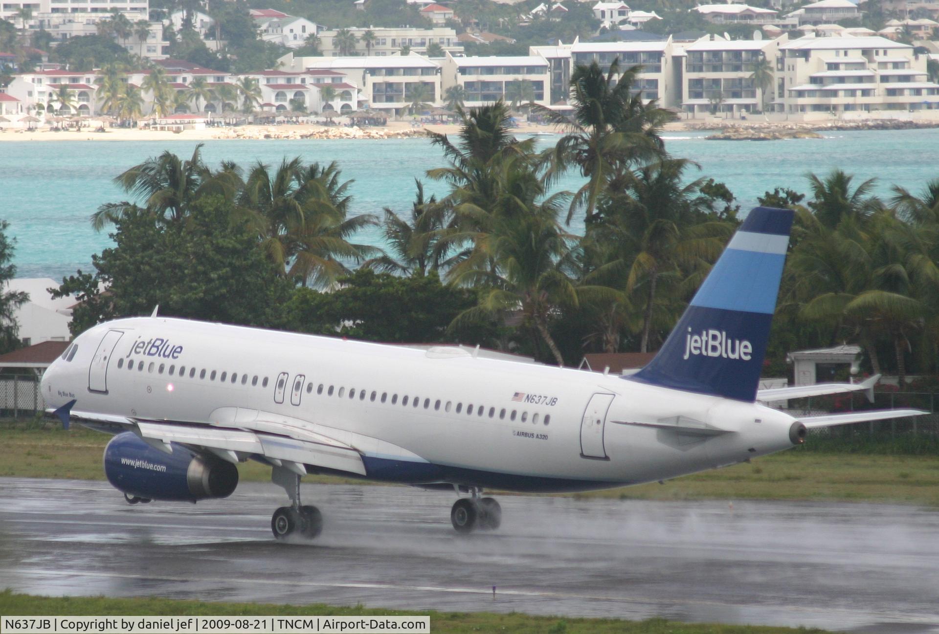 N637JB, 2006 Airbus A320-232 C/N 2781, landing on a wet day