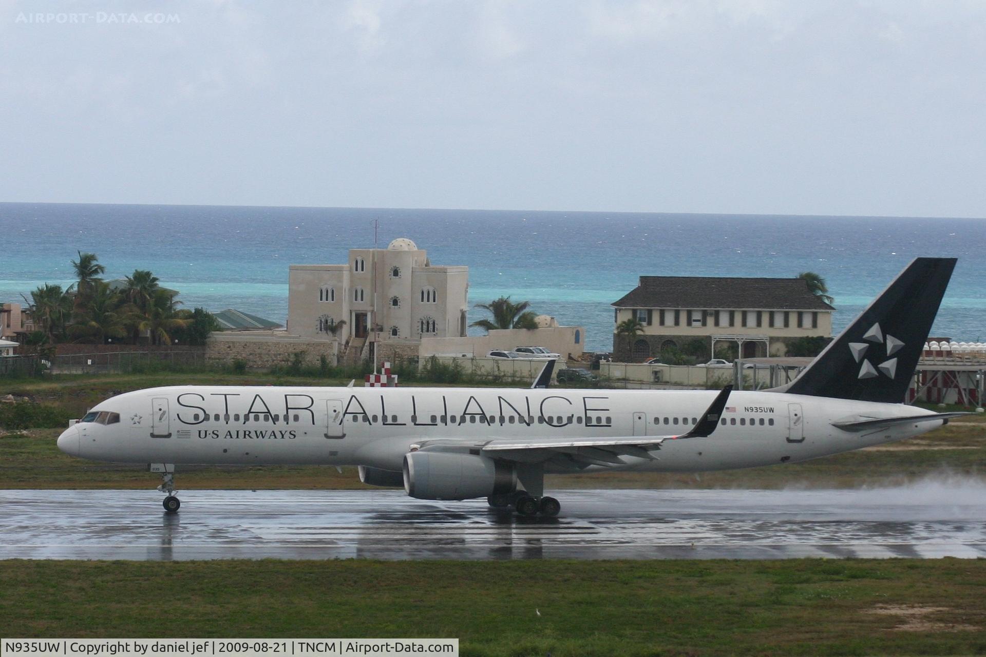 N935UW, 1994 Boeing 757-2B7 C/N 27201, departing St maarten on a wet day