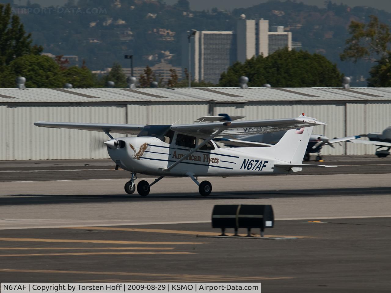 N67AF, 2001 Cessna 172R C/N 17281049, N67AF departing from RWY 21