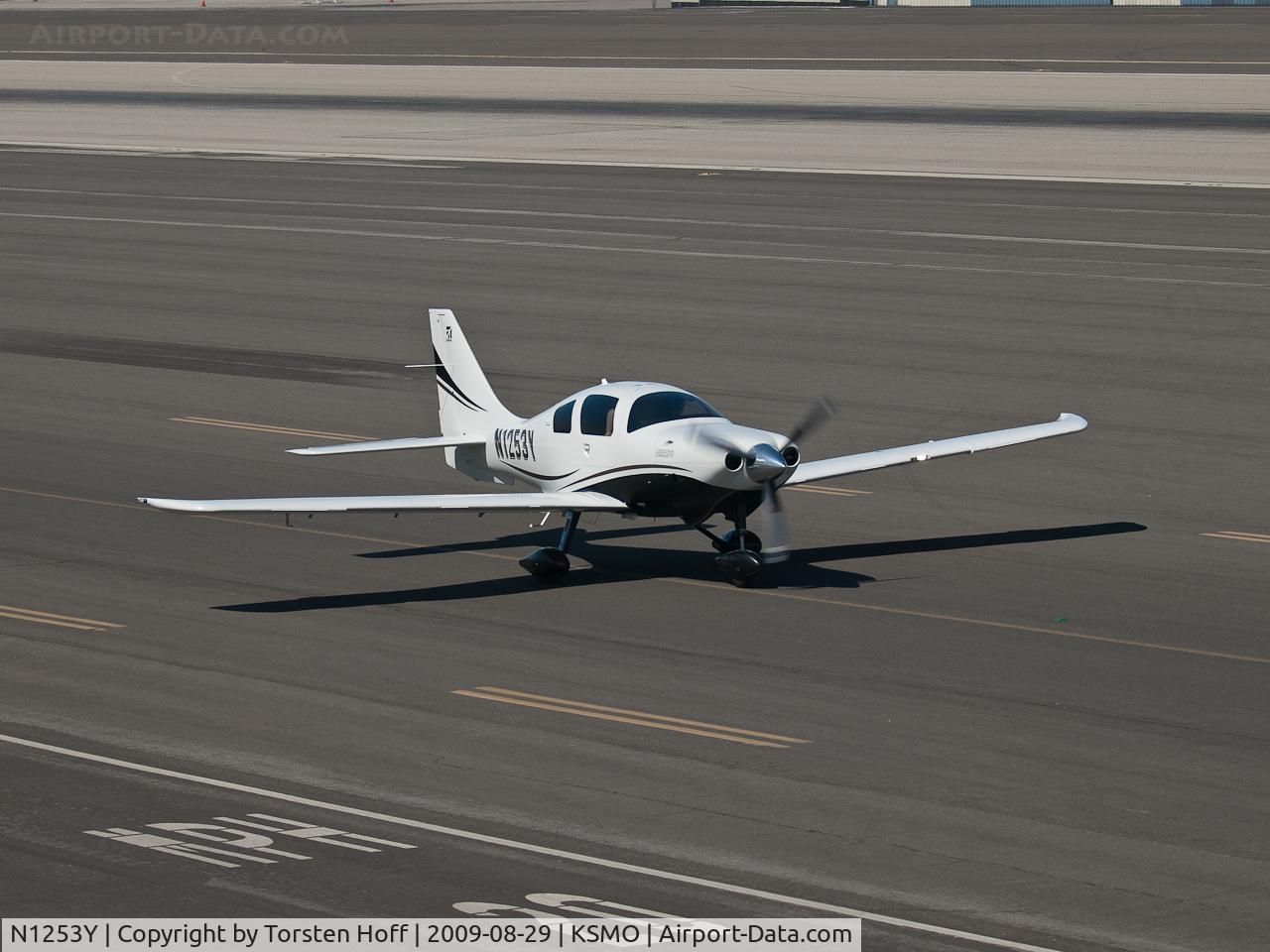 N1253Y, Cessna LC41-550FG C/N 411133, N1253Y taxiing