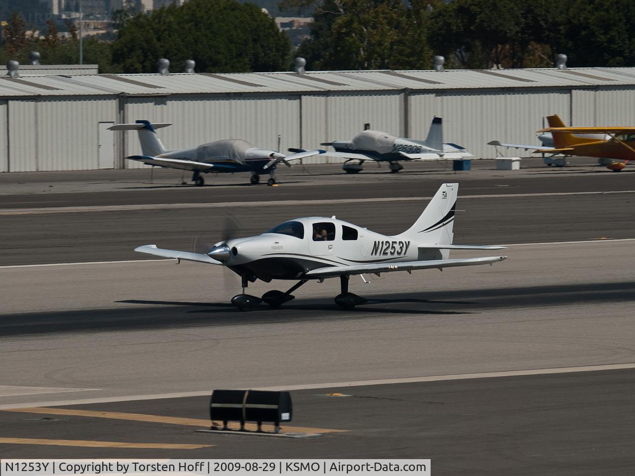 N1253Y, Cessna LC41-550FG C/N 411133, N1253Y departing from RWY 21