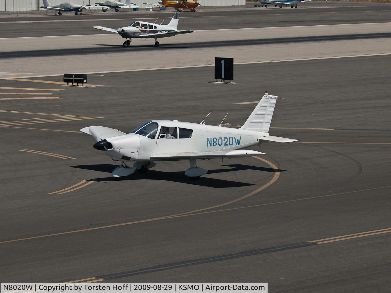 N8020W, 1965 Piper PA-28-180 C/N 28-2085, N8020W taxiing