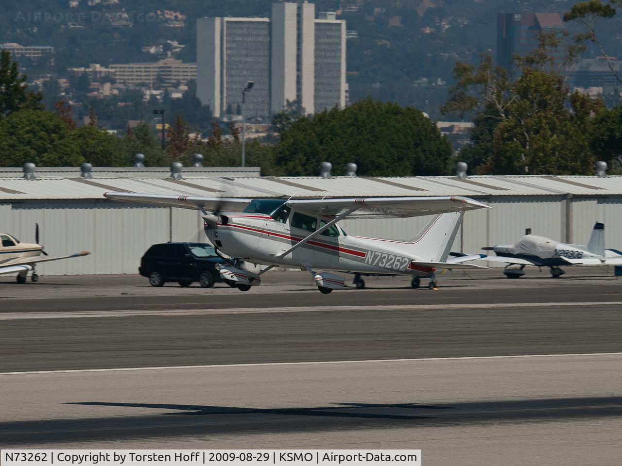 N73262, 1976 Cessna 172M C/N 17267342, N73262 departing from RWY 21