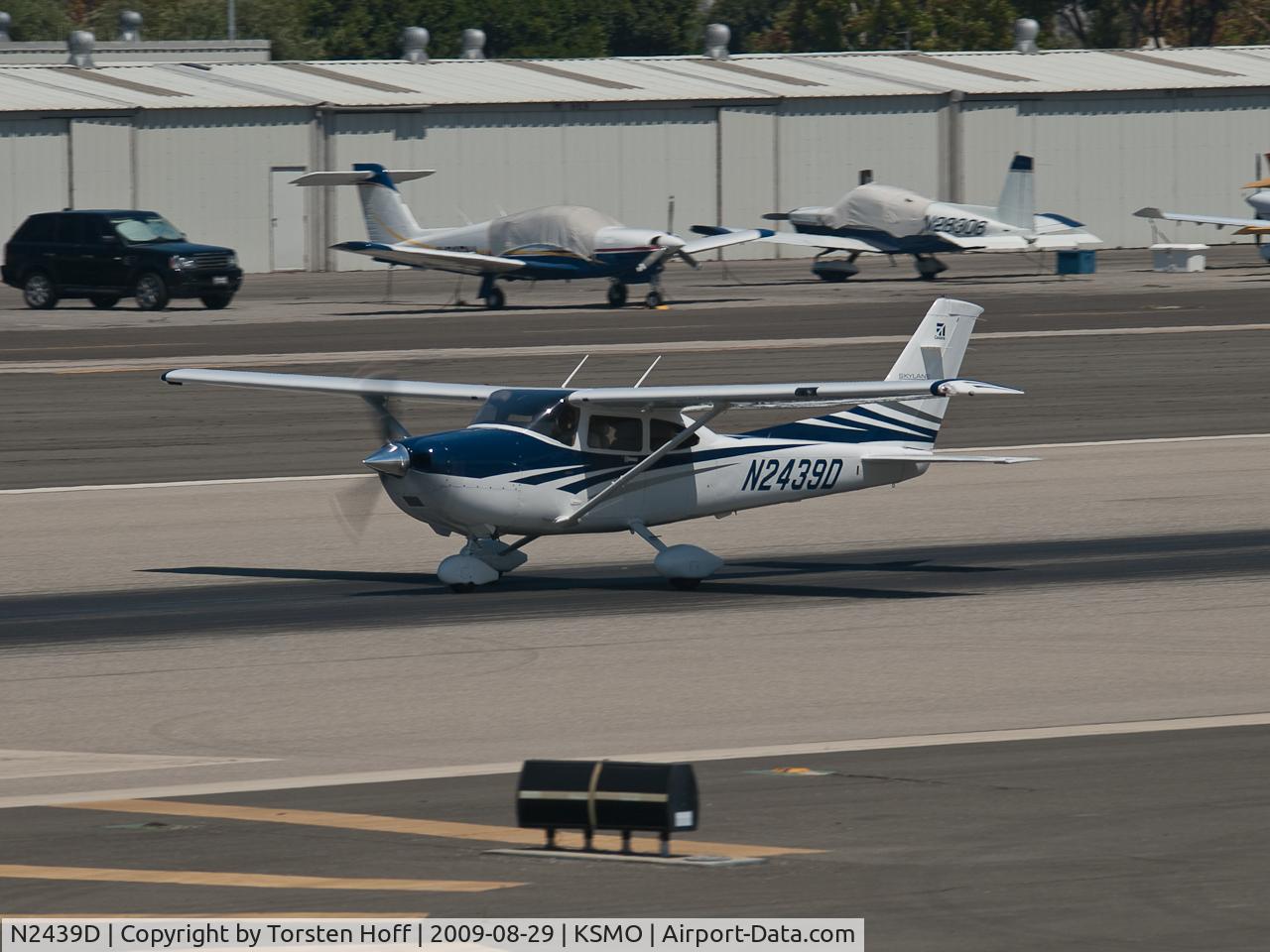 N2439D, 2006 Cessna T182T Turbo Skylane C/N T18208525, N2439D departing from RWY 21