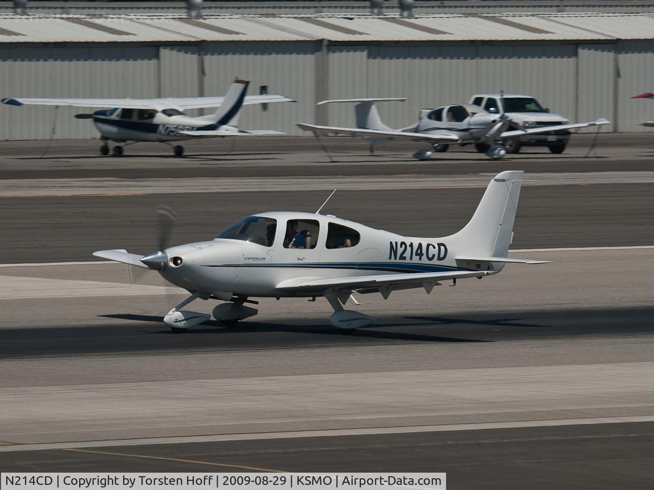 N214CD, 2001 Cirrus SR20 C/N 1113, N214CD departing from RWY 21