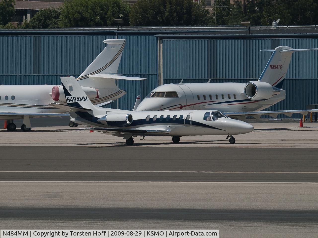 N484MM, 1998 Cessna 560 Citation Ultra C/N 560-0491, N484MM taxiing