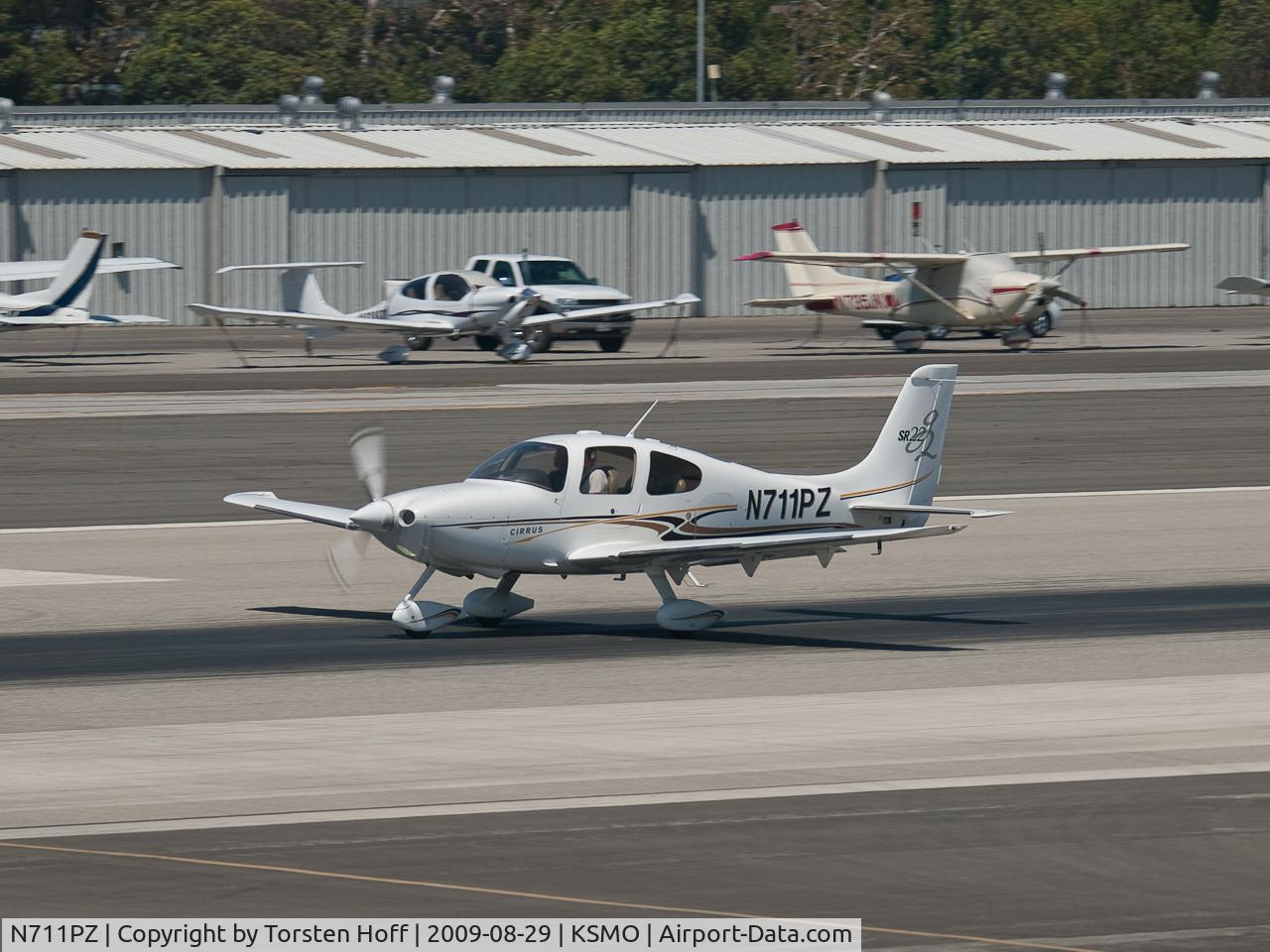 N711PZ, 2004 Cirrus SR22 G2 C/N 0942, N711PZ departing from RWY 21