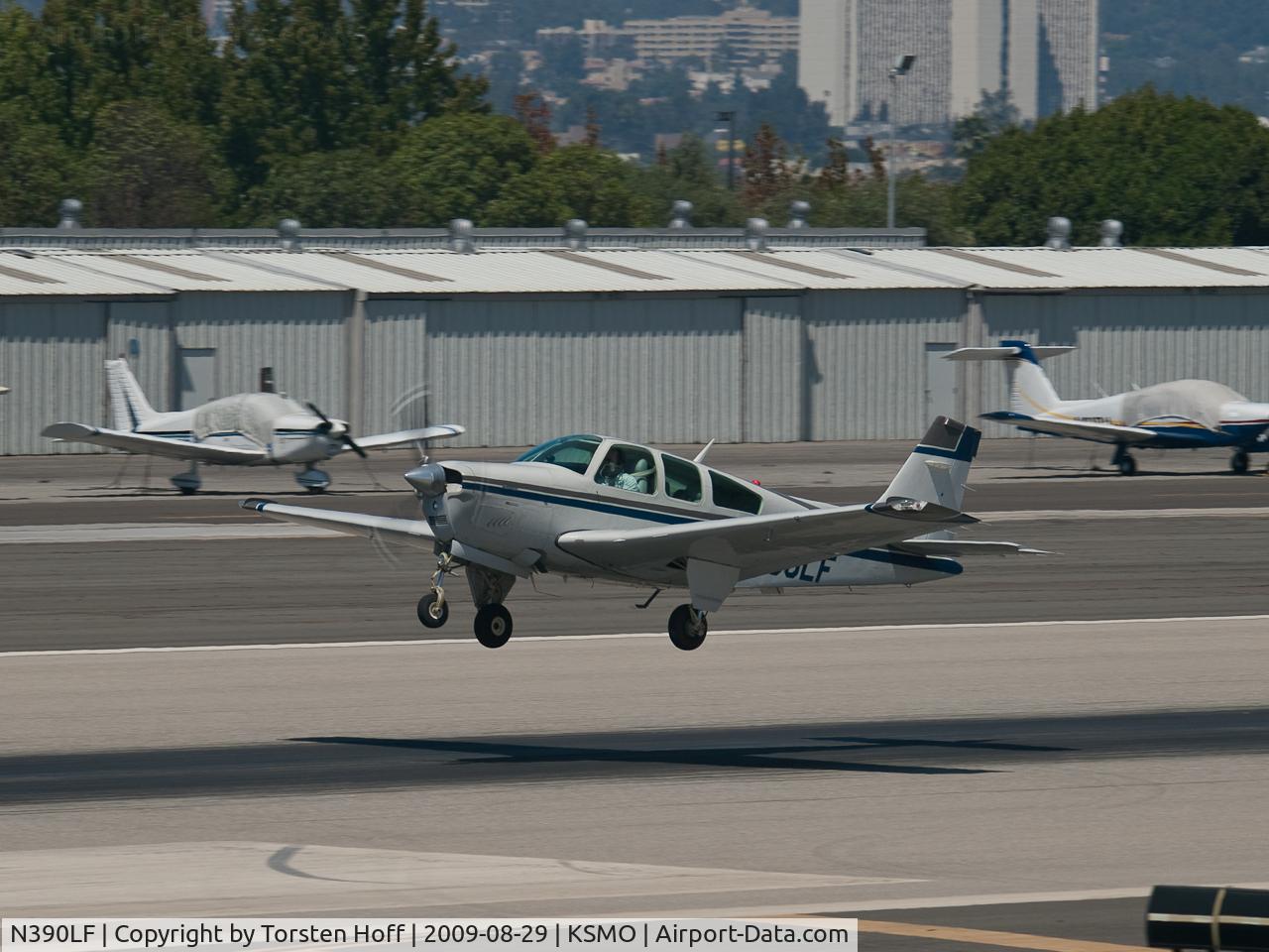 N390LF, 1989 Beech F33A Bonanza C/N CE-1378, N390LF departing from RWY 21