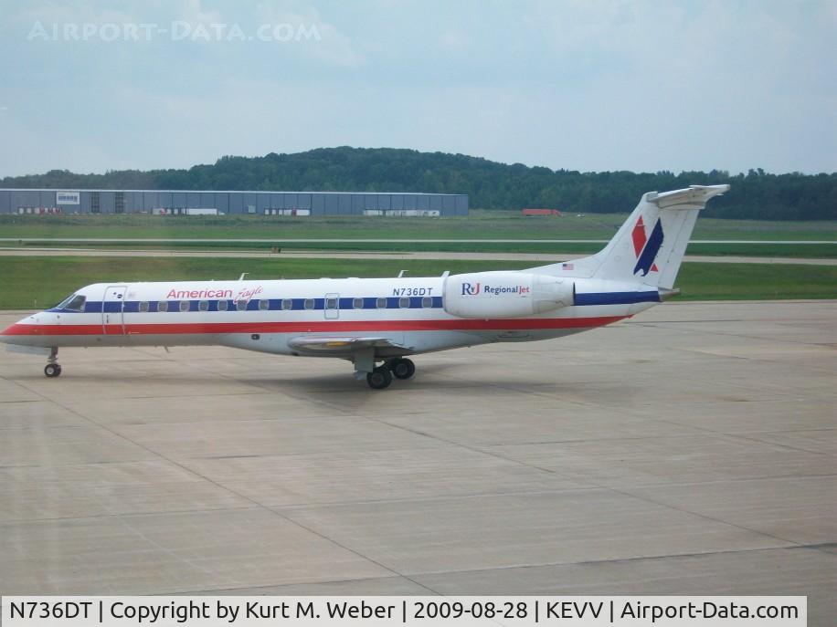 N736DT, 2001 Embraer ERJ-135LR (EMB-135LR) C/N 145388, Taxiing to rwy 22, American Eagle No. 4172 to KORD