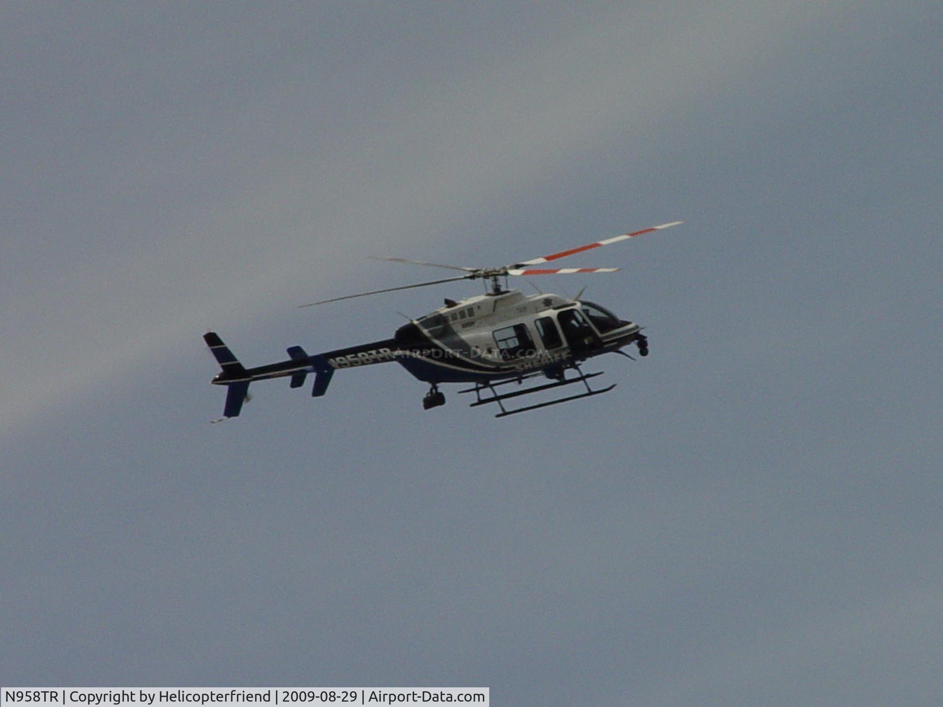 N958TR, Bell 407 C/N 53770, Fly by prior to departing