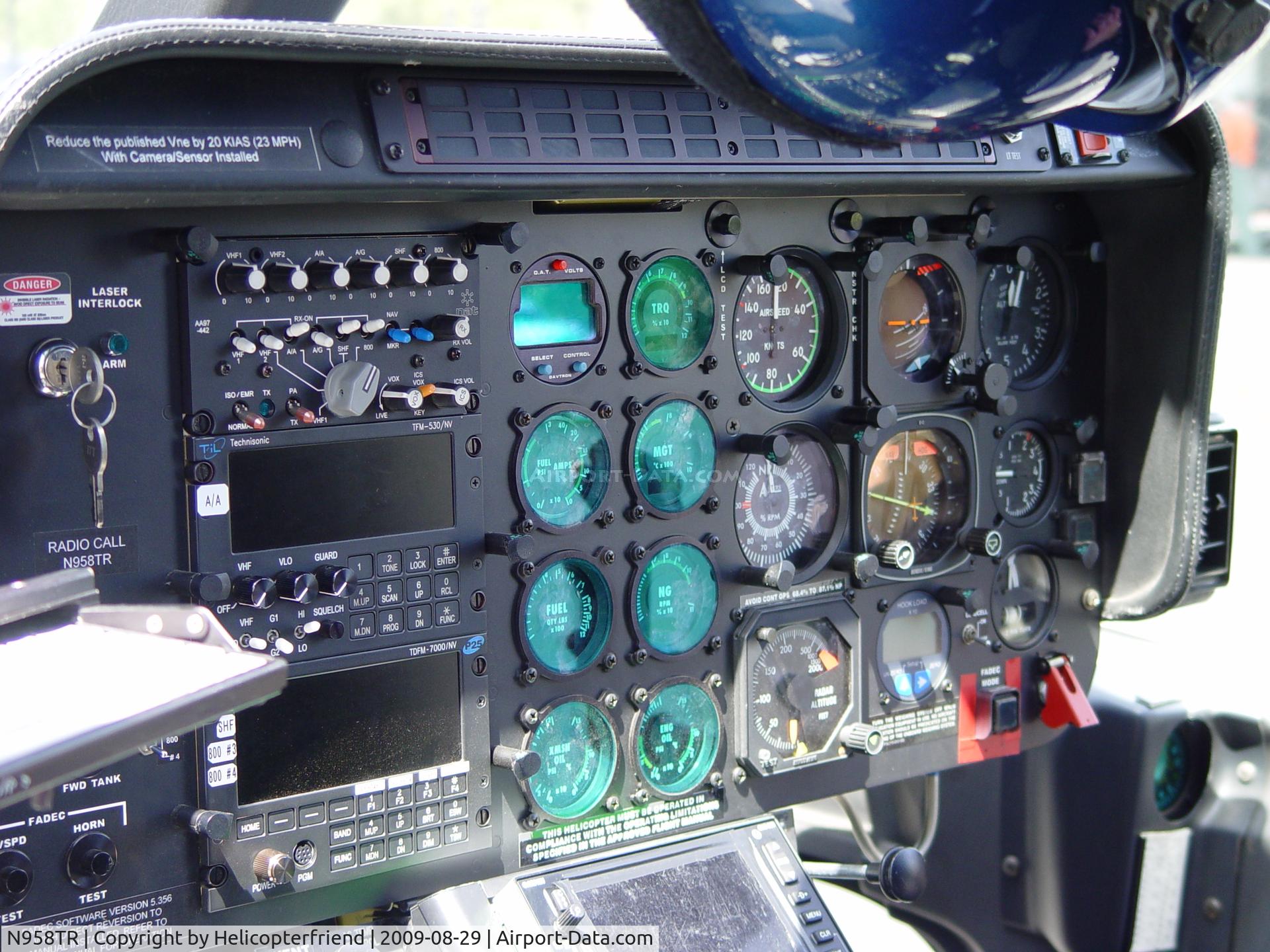 N958TR, Bell 407 C/N 53770, Cockpit area