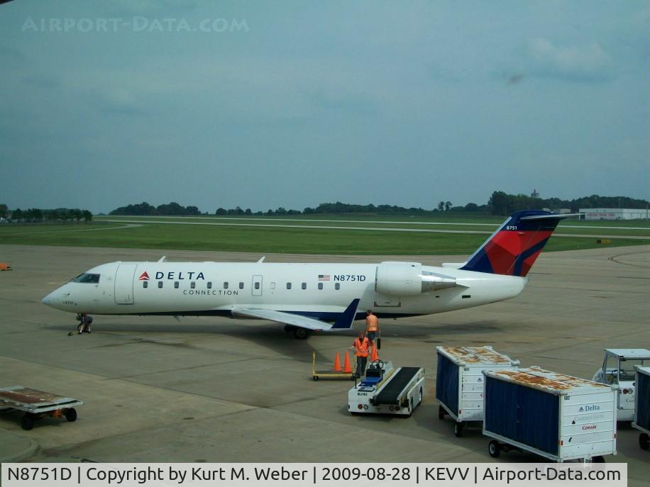 N8751D, 2003 Canadair CRJ-200 (CL-600-2B19) C/N 7751, Between flights at gate B1
