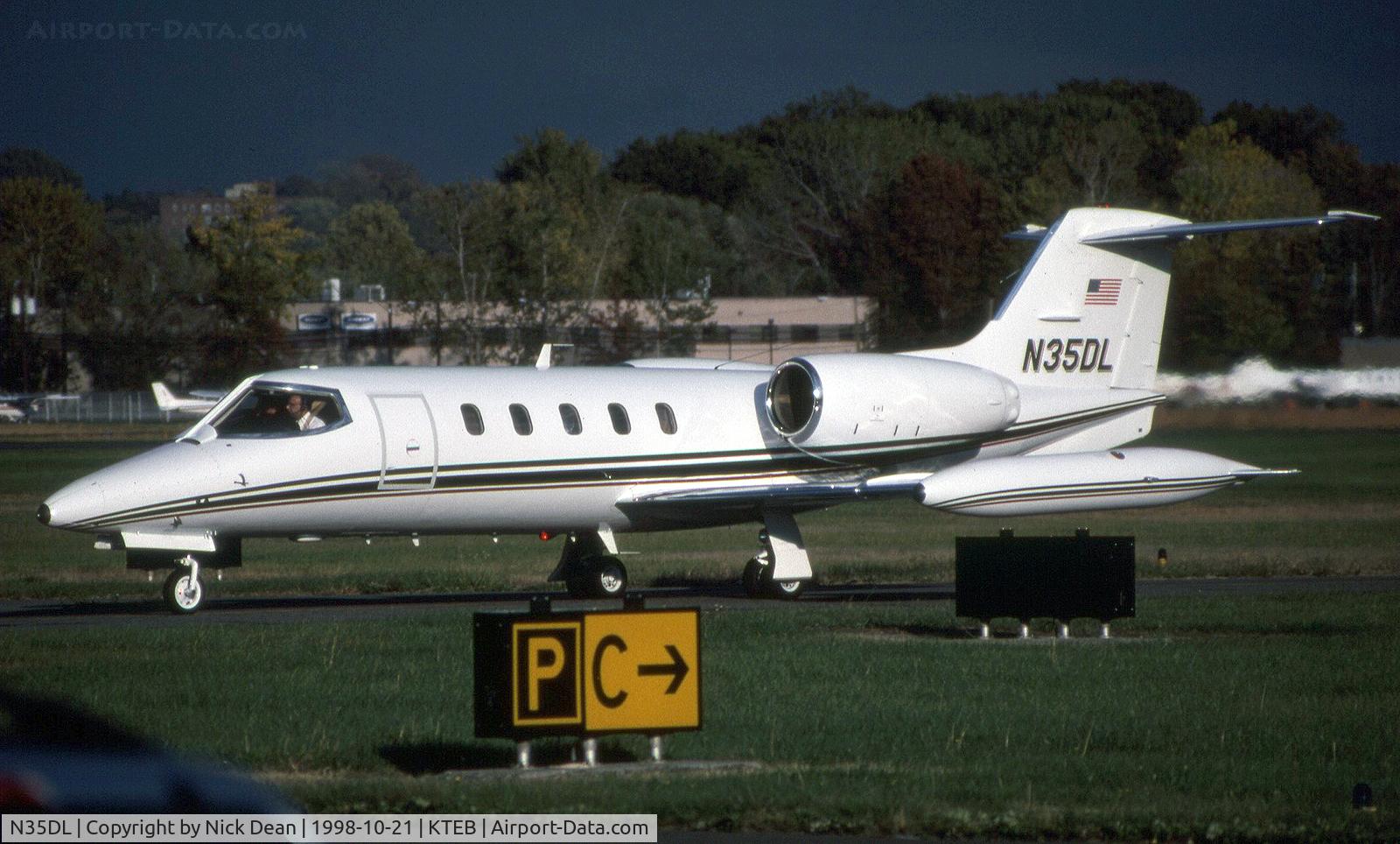 N35DL, 1980 Gates Learjet 25D C/N 317, KTEB