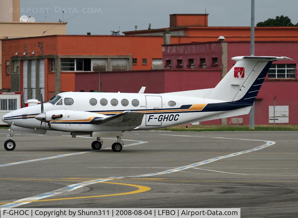 F-GHOC, 1978 Beech 200 Super King Air C/N BB-406, Departing from General Aviation area with additional 'Aerovision' sticker