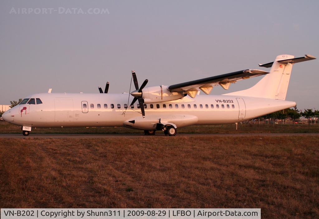 VN-B202, 1991 ATR 72-202 C/N 215, Returning to lessor and stored at the Latecoere Aeroservices facility in all white c/s...