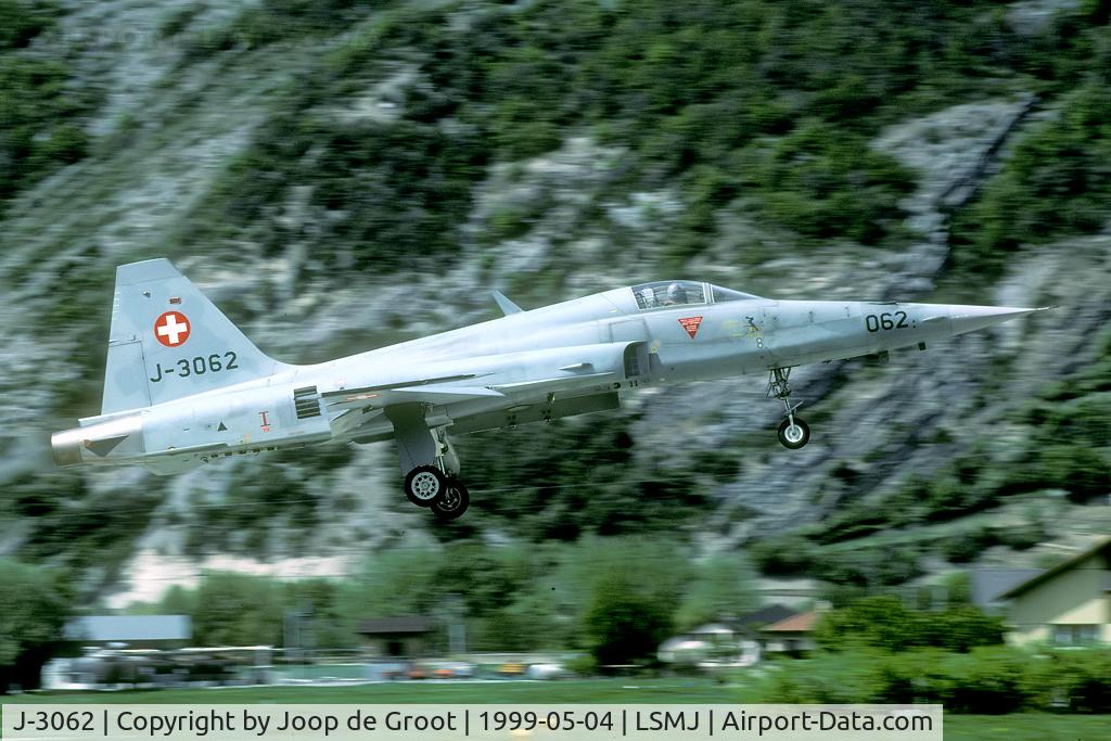 J-3062, 1983 Northrop F-5E Tiger II C/N L.1062, Landing in the narrow Rhone Valley was one of the challenges when flying in and out Turtmann.