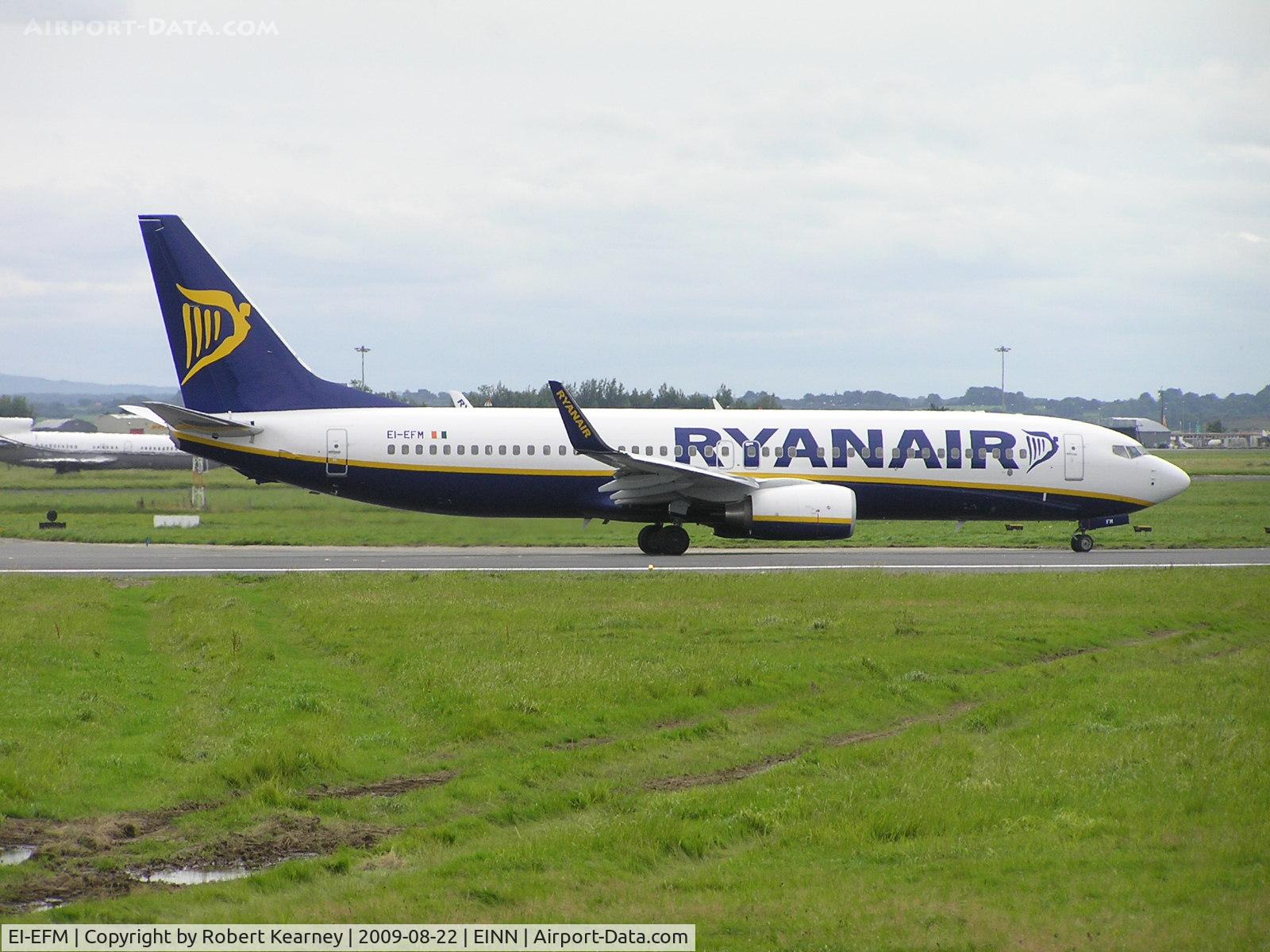 EI-EFM, 2009 Boeing 737-8AS C/N 37535, Ryanair lining up