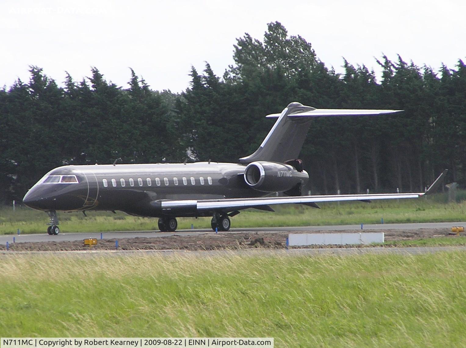 N711MC, 2002 Bombardier BD-700-1A10 Global Express C/N 9121, Global Express waiting to line up