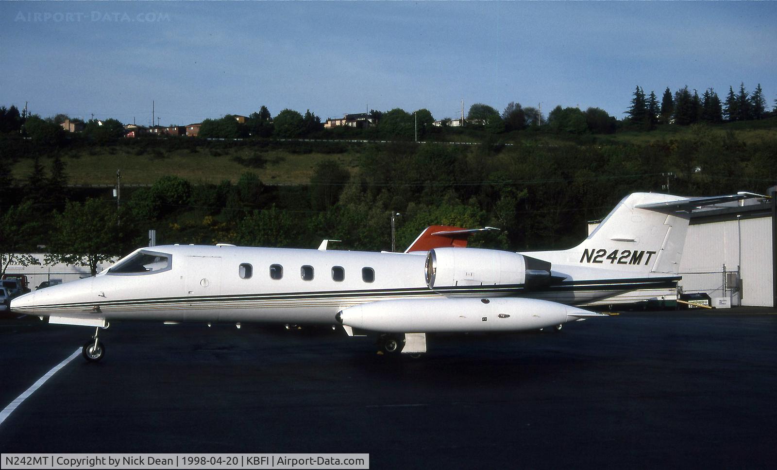 N242MT, 1986 Gates Learjet 35A C/N 621, KBFI