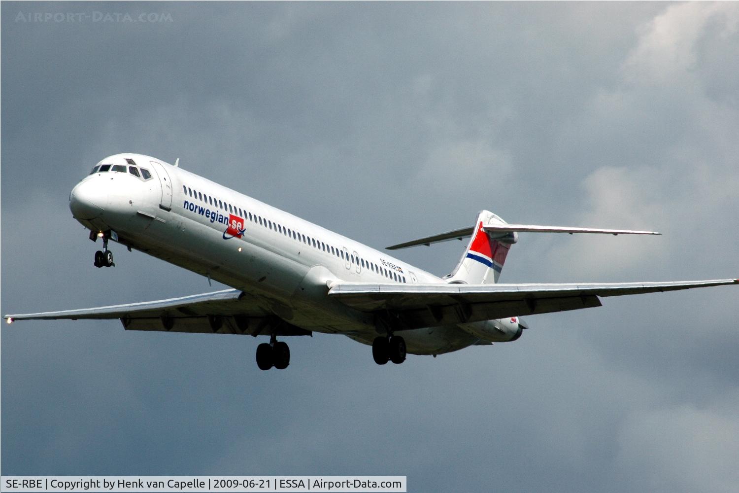 SE-RBE, 1982 McDonnell Douglas MD-82 (DC-9-82) C/N 49152, Norwegian Air Shuttle Sweden MD-82 approacing Stockholm Arlanda.