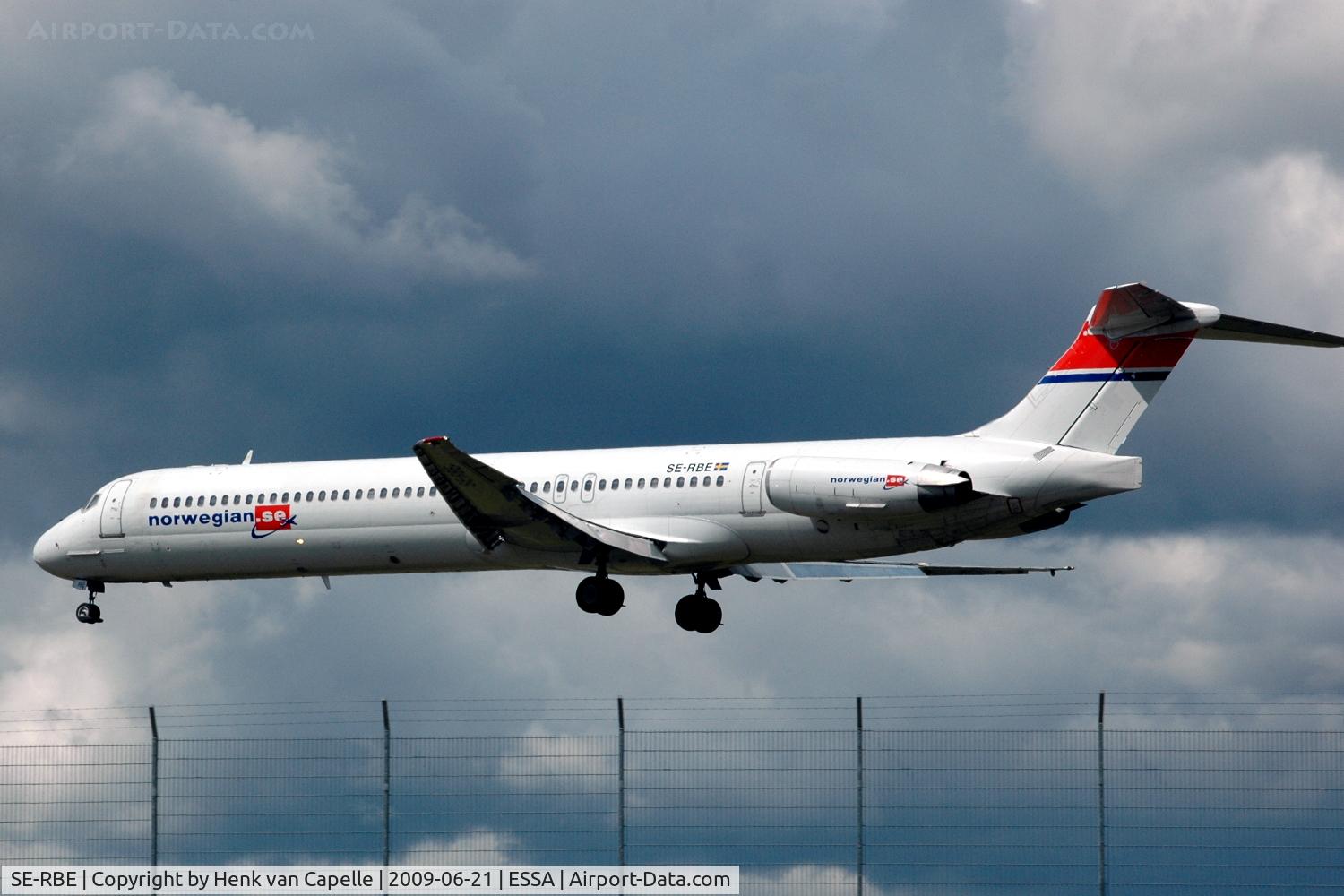 SE-RBE, 1982 McDonnell Douglas MD-82 (DC-9-82) C/N 49152, Norwegian Air Shuttle Sweden MD-82 over the fence of Stockholm Arlanda.