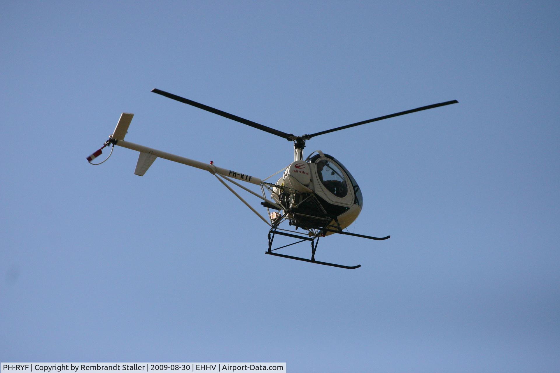 PH-RYF, Hughes 269C C/N 1050444, Landing at EHHV