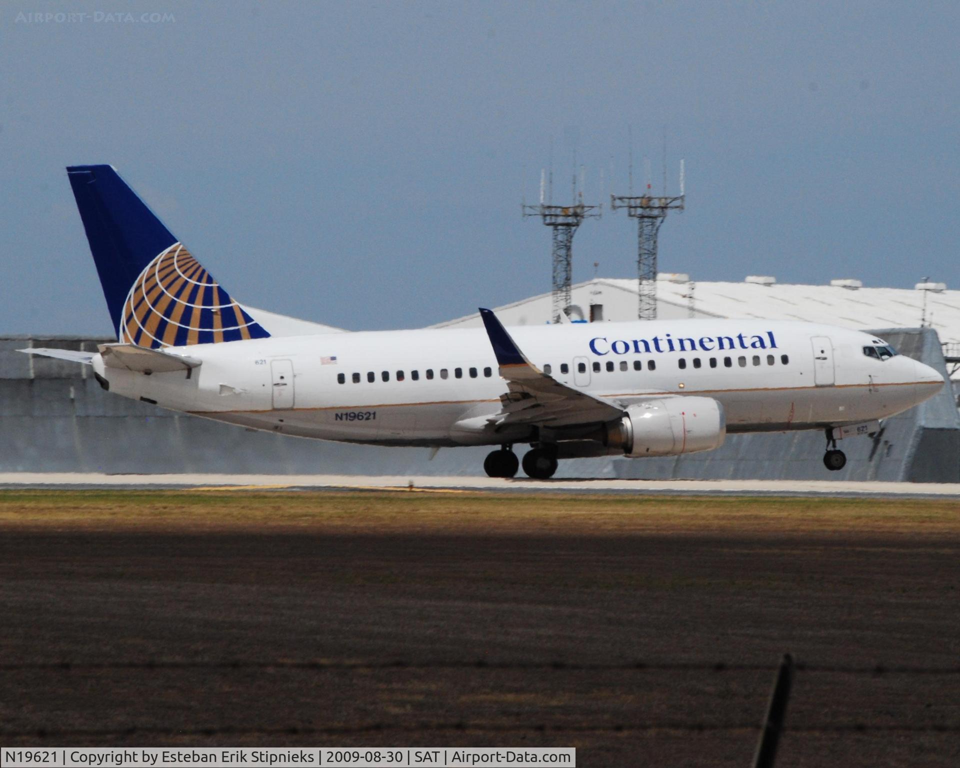 N19621, 1994 Boeing 737-524 C/N 27334, frontal passage wind from the North departing 03