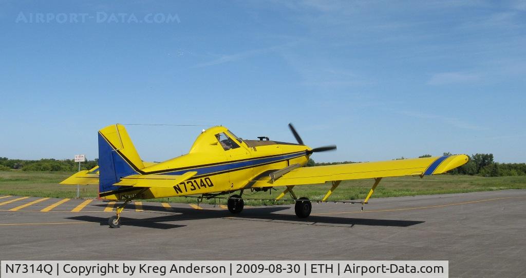 N7314Q, 1987 Air Tractor Inc AT-501 C/N 501-0004, Air Tractor 501 filling up the tanks between dusting operations