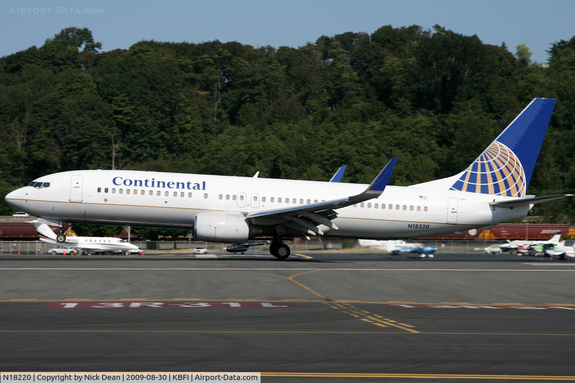 N18220, 1998 Boeing 737-824 C/N 28929, KBFI