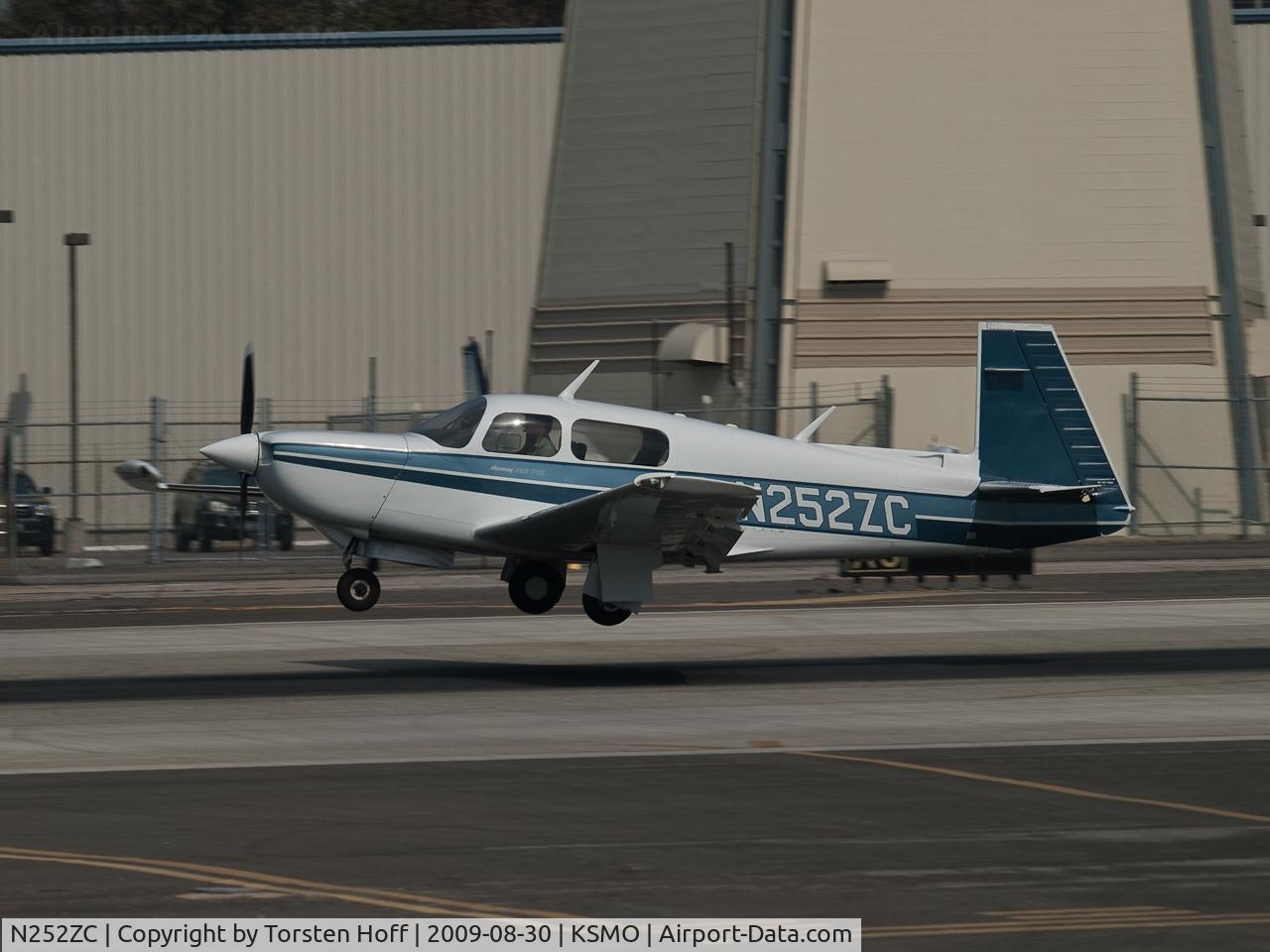 N252ZC, 1987 Mooney M20K C/N 25-1099, N252ZC arriving on RWY 21