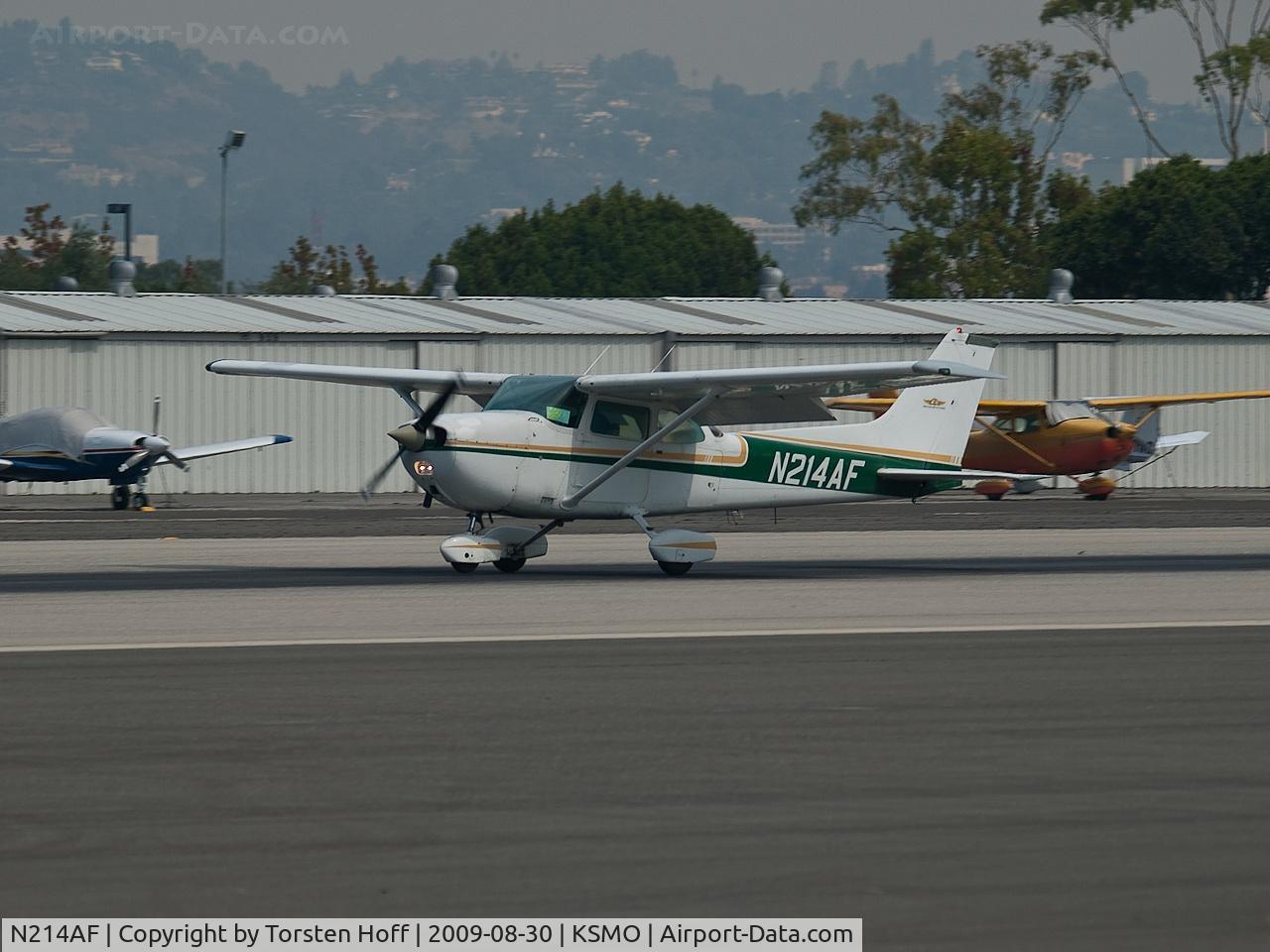 N214AF, 1978 Cessna 172N C/N 17270830, N214AF arriving on RWY 21