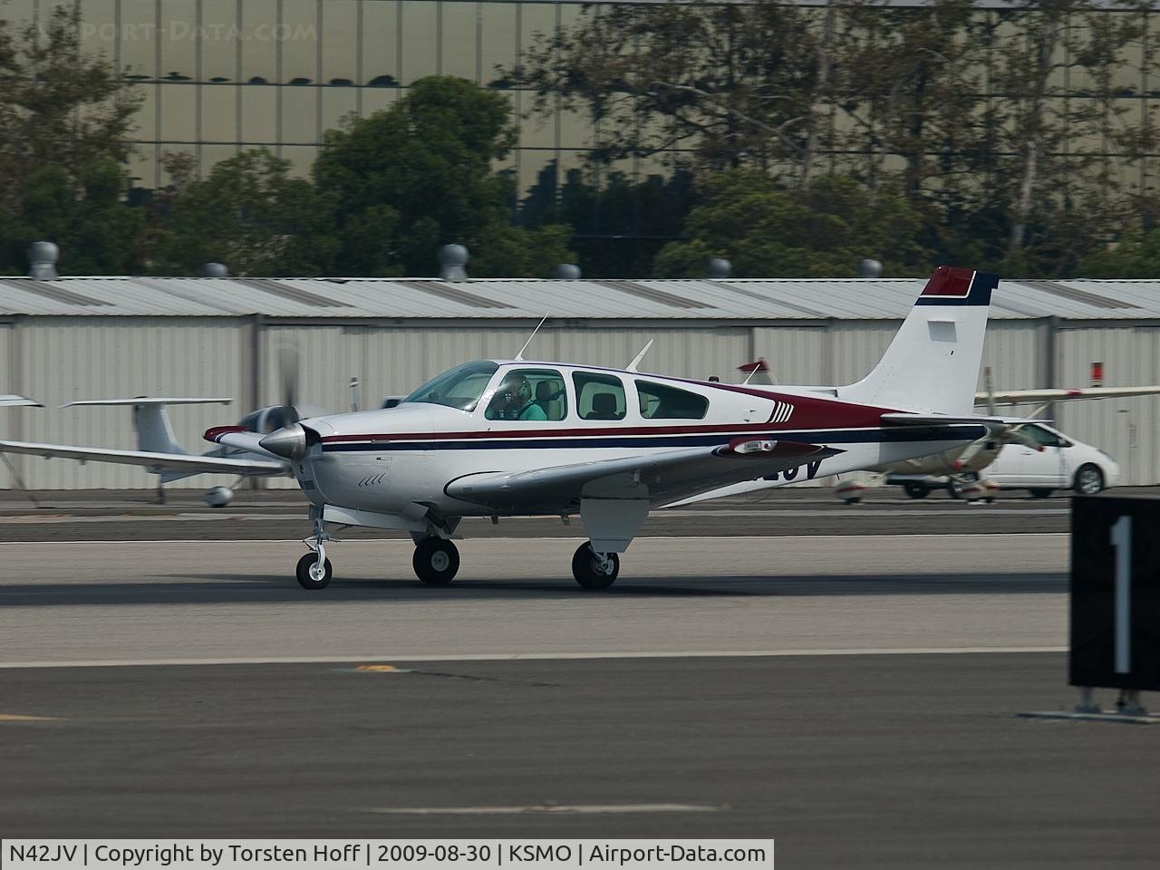 N42JV, 1980 Beech F33A Bonanza C/N CE-913, N42JV departing from RWY 21