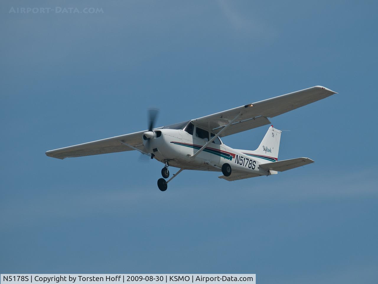 N5178S, 2002 Cessna 172R C/N 17281097, N5178S passing overhead during an aborted landing on RWY 21