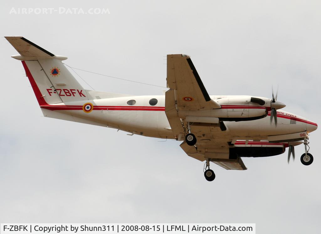 F-ZBFK, 1981 Beech B200 Super King Air C/N BB-876, Landing rwy 32R
